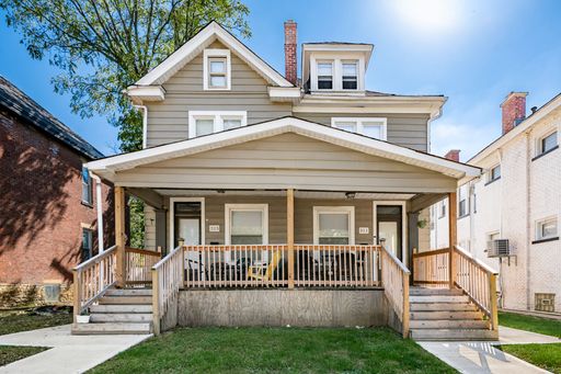 4-Bedroom Duplex Located in the University District! – photo 1