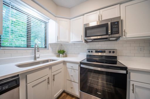 Newly Renovated Townhomes Located in Hilliard School District - Limited Availability! – photo 1