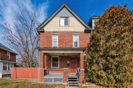 Available Fall 2026! 4-Bedroom with Hardwood Flooring Located on Central Campus in the University District! – photo 1