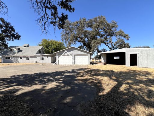 Wonderful 4bd/1.5ba Lincoln Home with Bonus Room! – photo 1