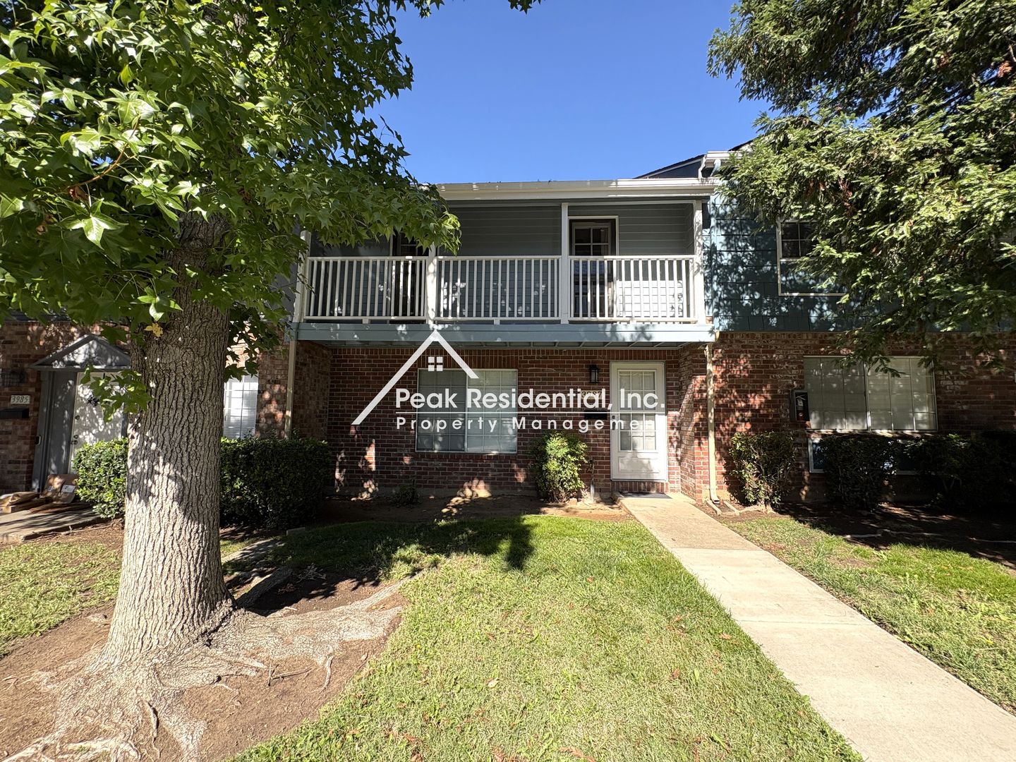 Carmichael House: 3987 Oak Villa Cir