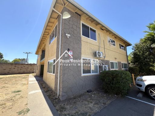 Great 2bd/1ba Sacramento Fourplex Near American River College – photo 1