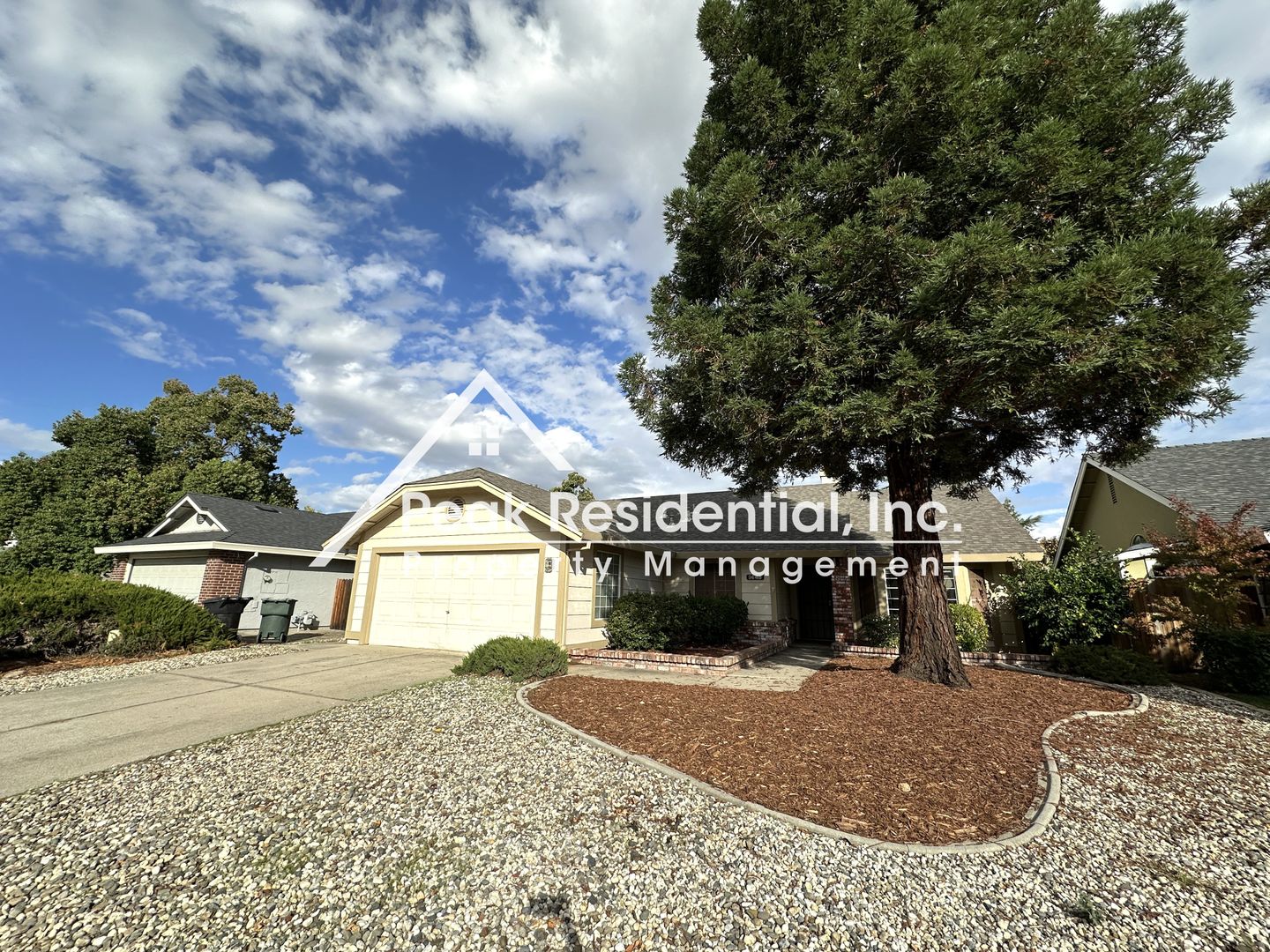 Roseville House: 1448 Deerfield Circle