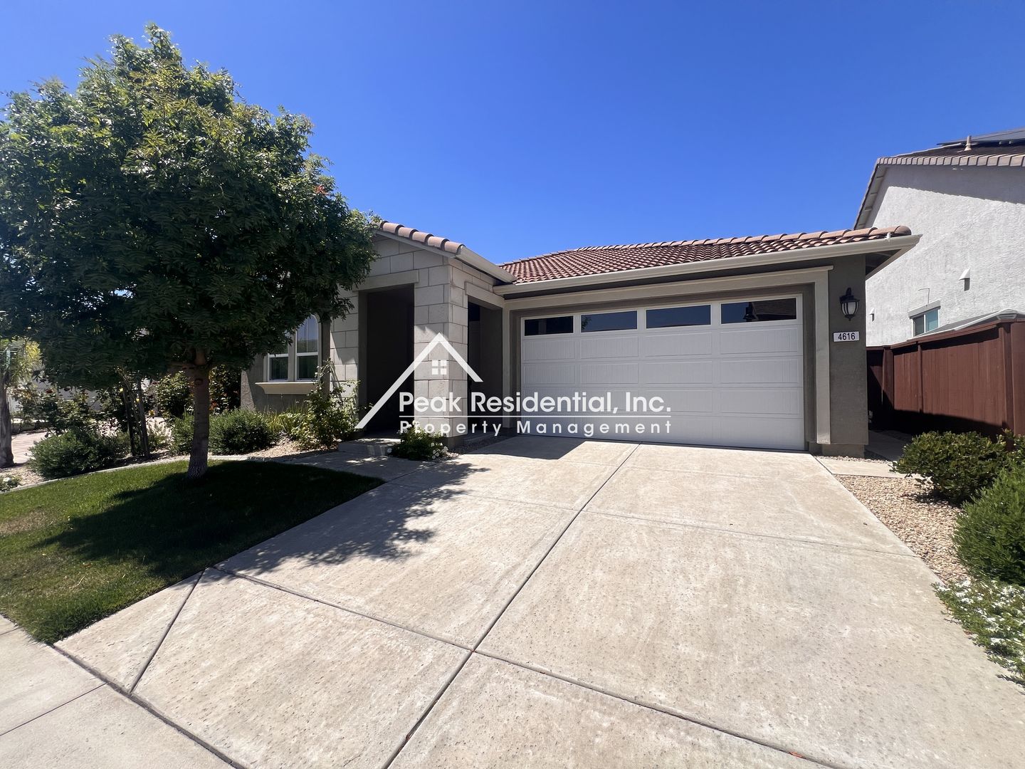 Folsom House: 4616 S Hills Dr