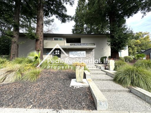 Updated S. Land Park Area 2bd/1ba Apartment – photo 1