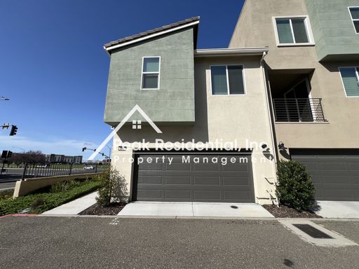 Wonderful 3bd/2.5ba North Natomas Townhouse – photo 1