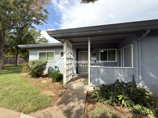 Charming 2bd/1ba Patio Home with Garage in Gated Community – photo 1