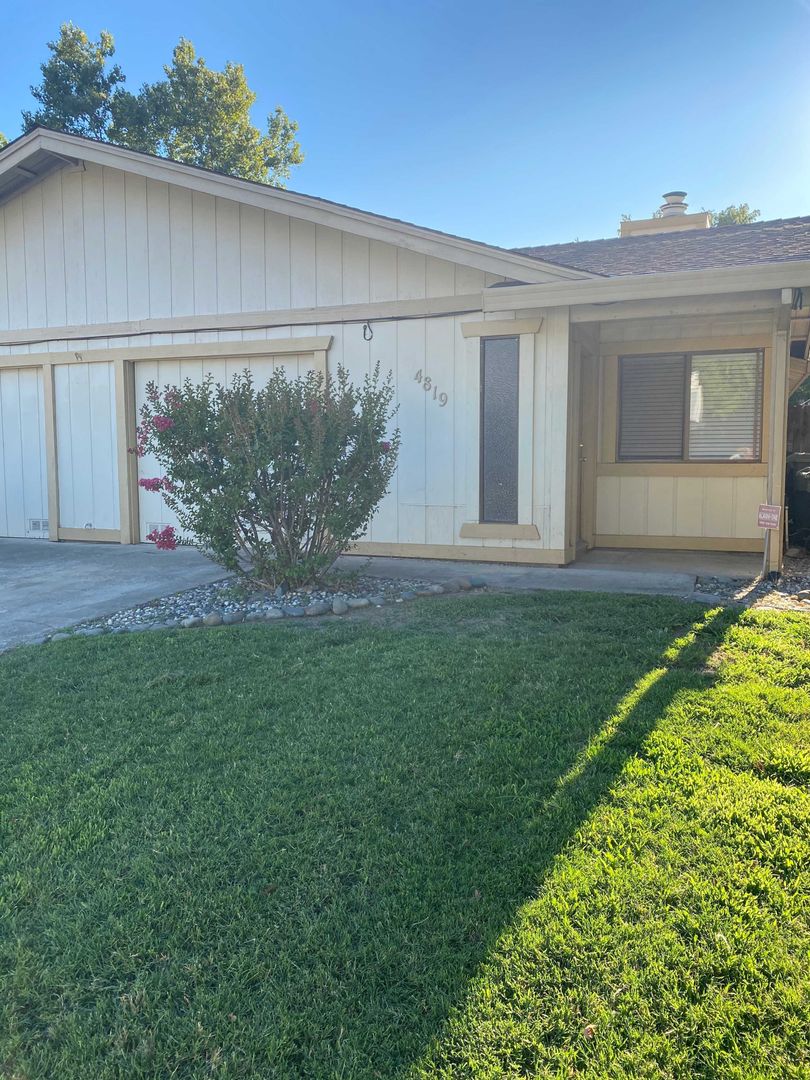 Fair Oaks House: 4819 Suncrest Way
