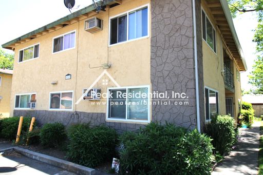 Cute 2bd/1ba Sacramento Fourplex Near American River College – photo 1