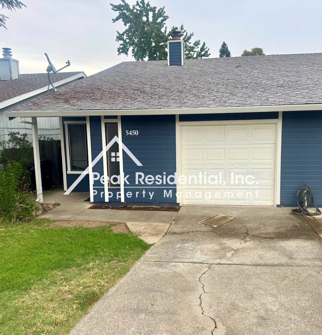 Fair Oaks House: 5450 E Knoll Drive