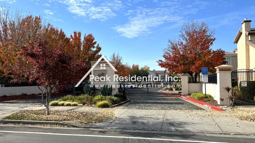 Spacious Villa Terrazza 3bd/2.5ba Home with 2 Car Garage – photo 1