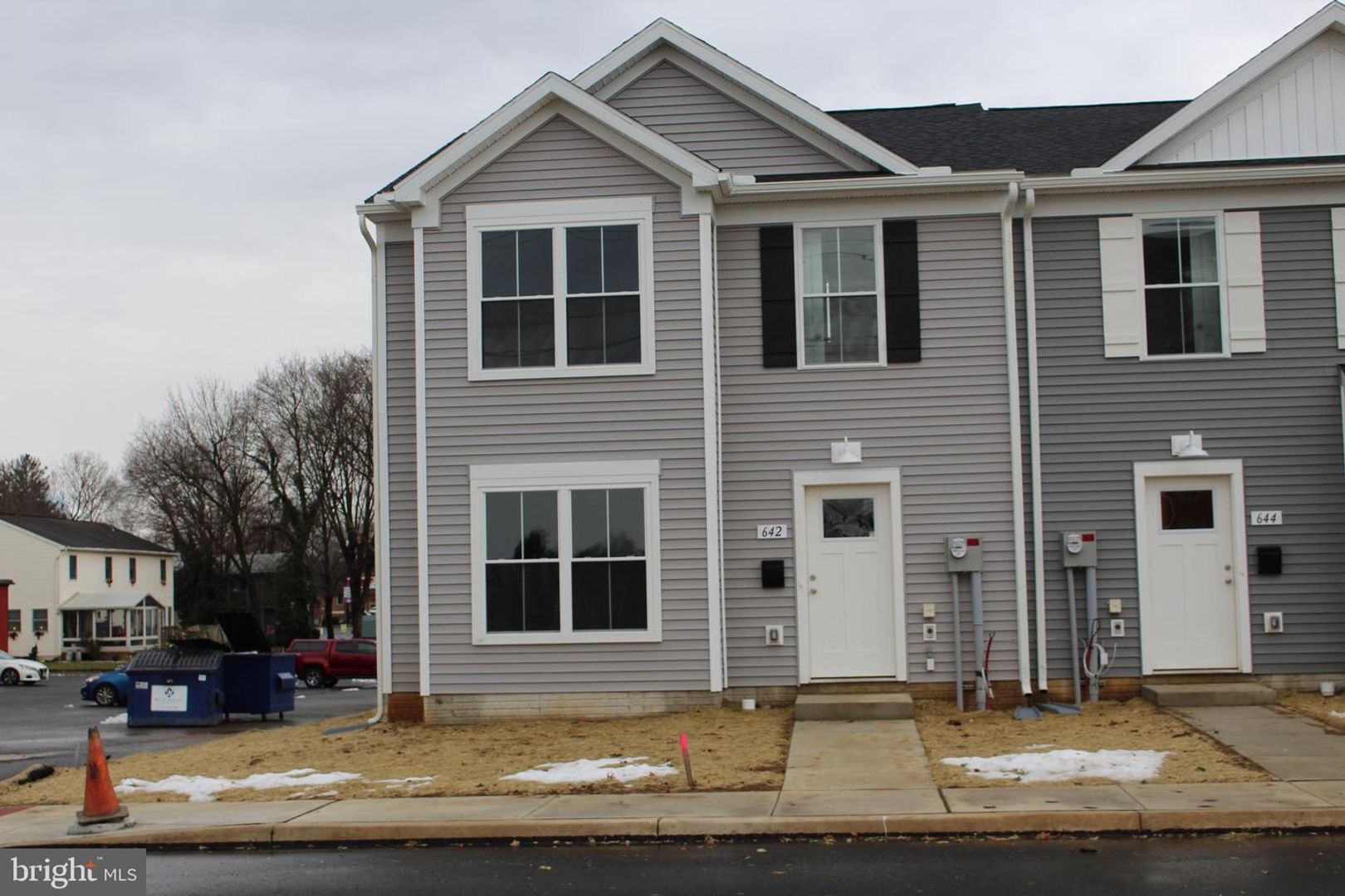 Carlisle House: 642 N College St
