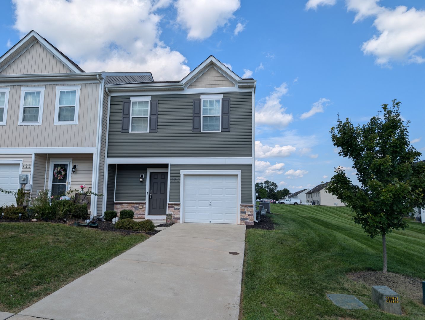 York House: 125 Maple Run Drive