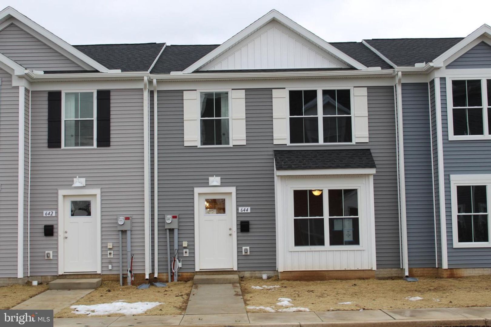 Carlisle House: 644 N College St