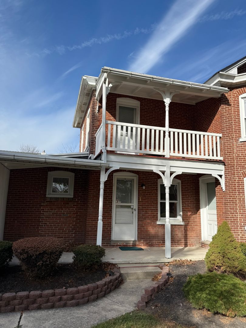 Stowe Apartment: 815 Grosstown Road