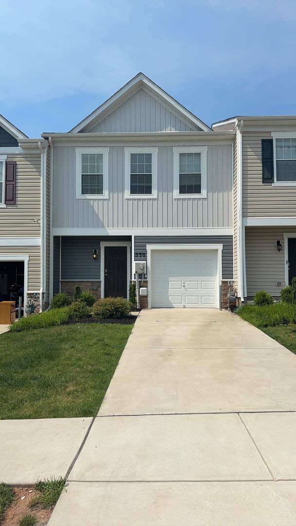 York Townhome: 330 Locust Run Drive