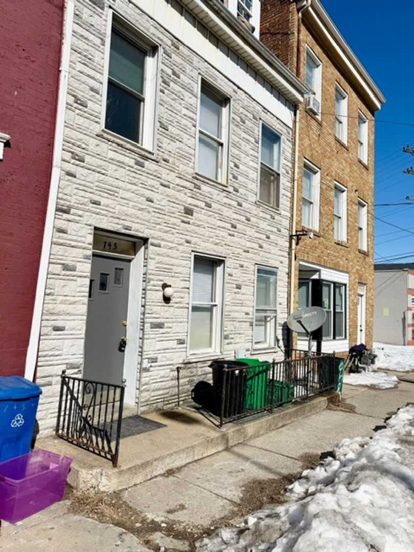 York Apartment: 745 E. Market St.