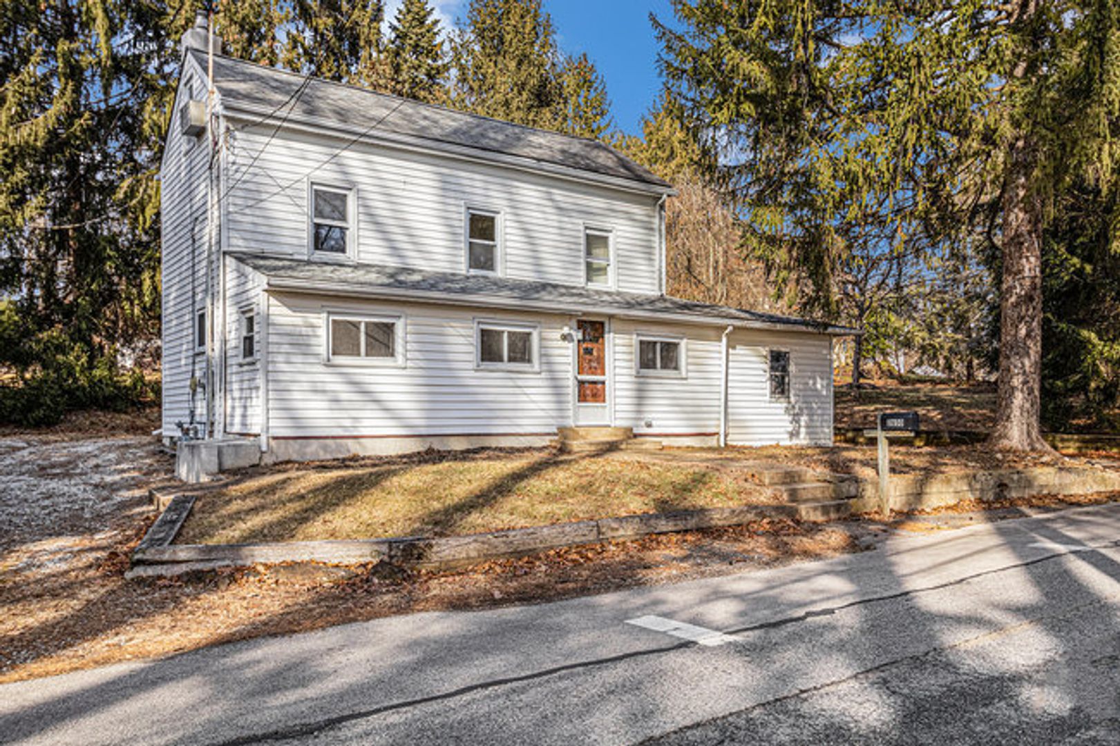 Broomall House: 2650 Old Cedar Grove Road