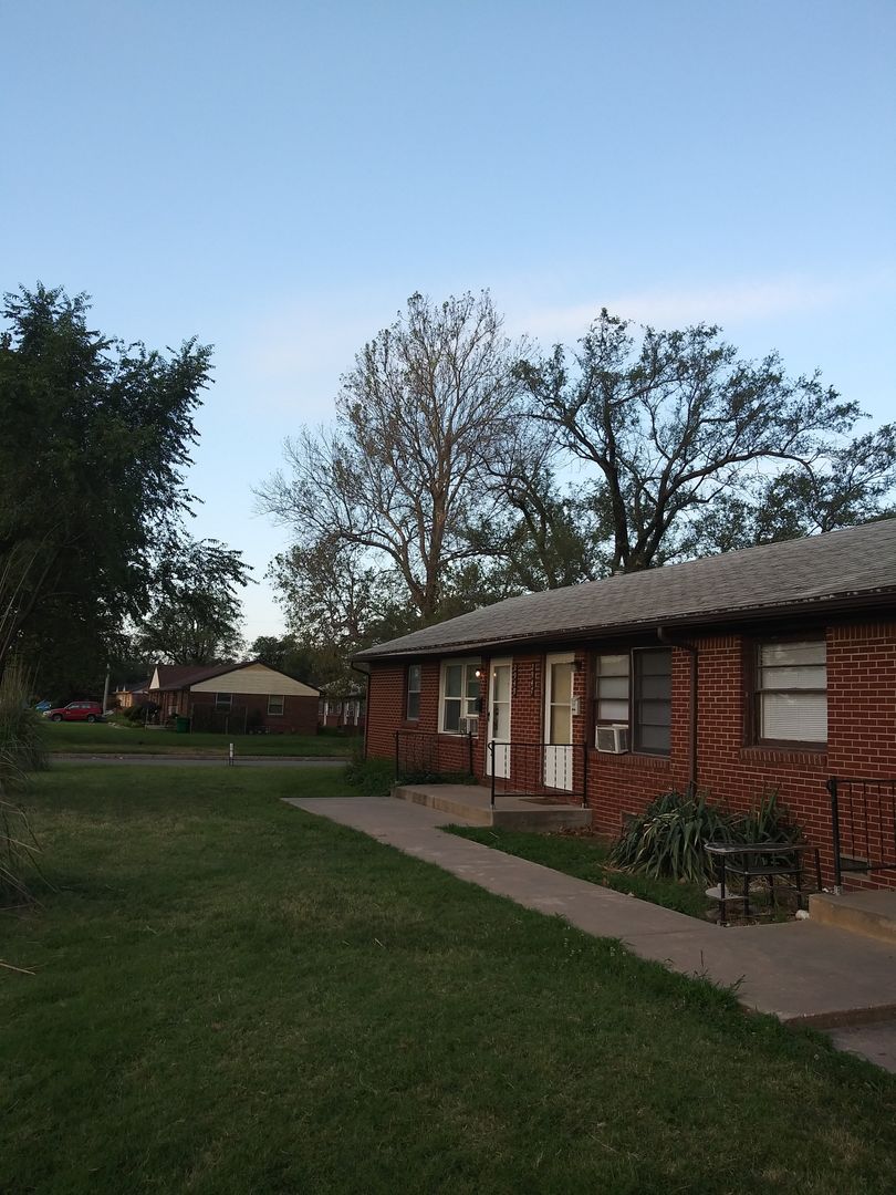Wichita Apartment: 2945-2949 S Hydraulic