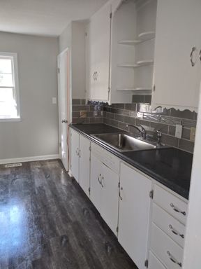 3br 1.5 bath, NEWLY RENOVATED! Garage, fenced back yard, plank flooring – photo 1