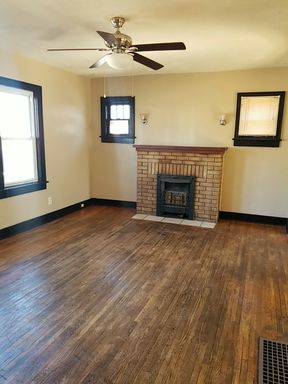 $100 OFF 1st months rent! 1br 1bath with hardwood floors in brick duplex – photo 1