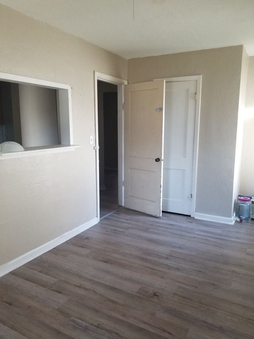 Wichita Apartment: 2044-2050-2056 S Broadway