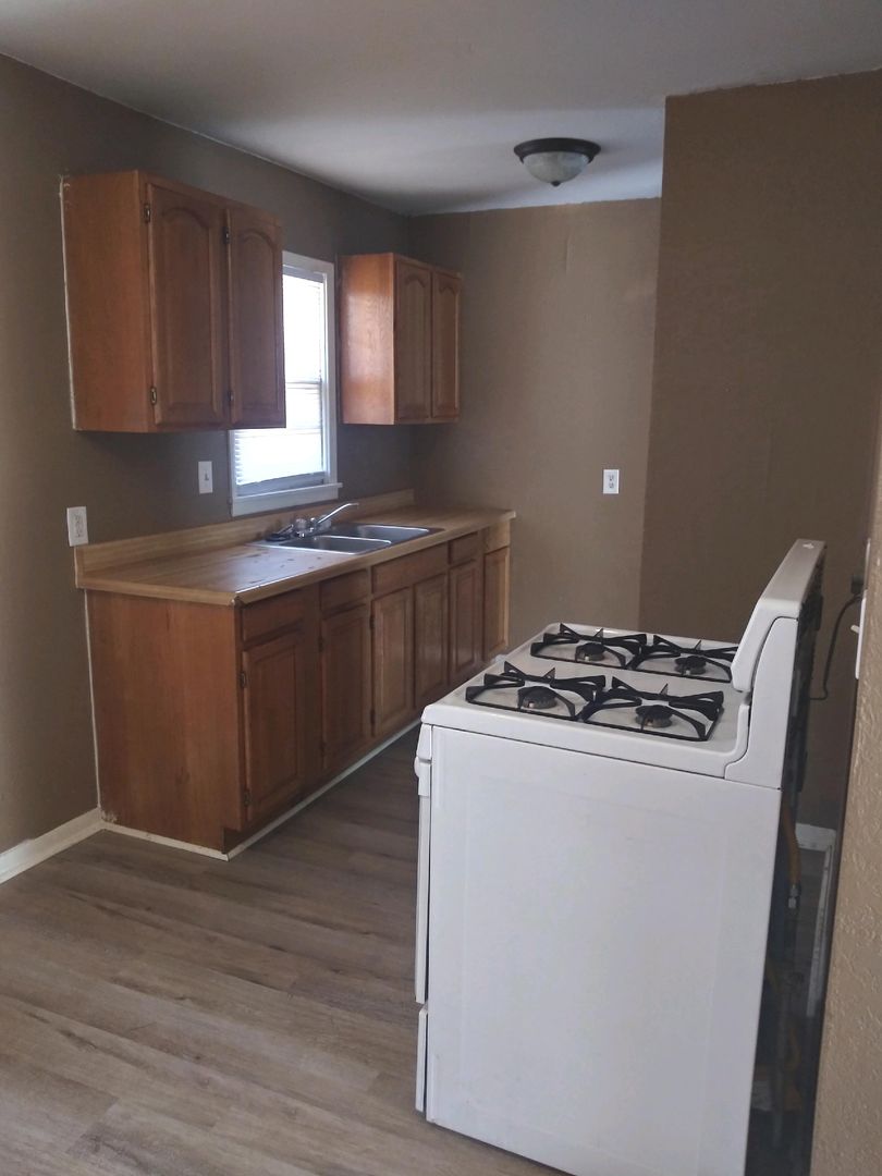 Wichita Apartment: 1614-18 E Luther
