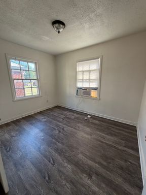 2 bed 1 bath – photo 1