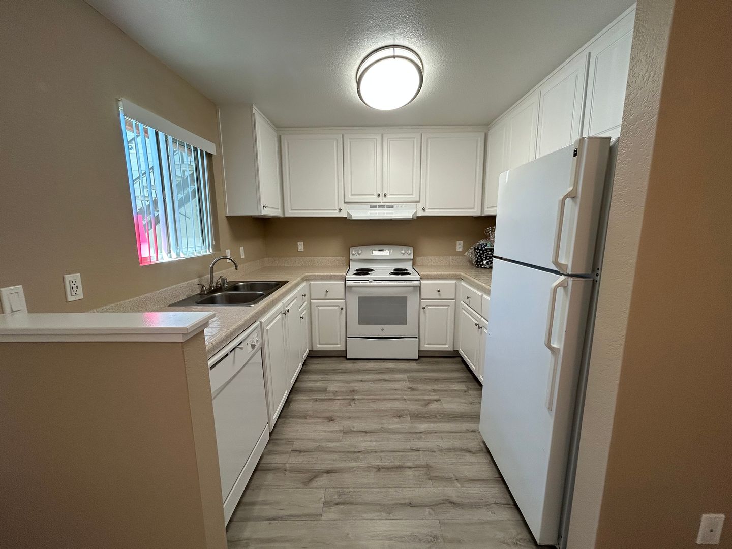 Sacramento Apartment: 9745 Old Placerville Road