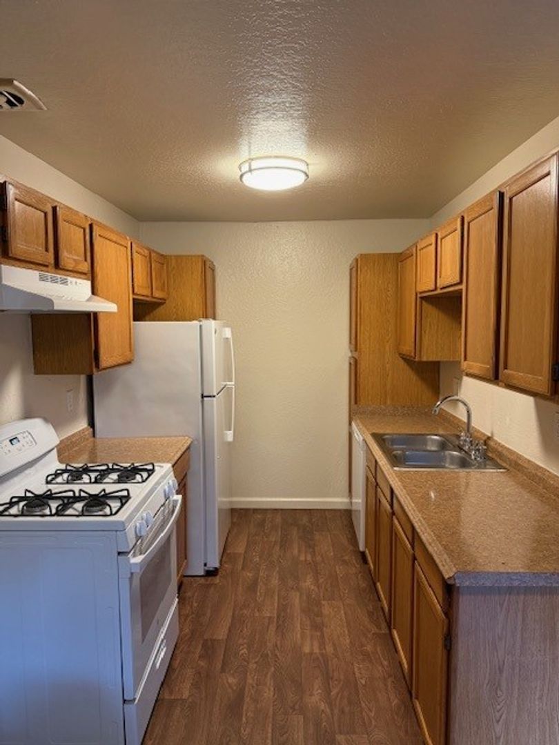 Carmichael Apartment: 5940 Landis Ave.