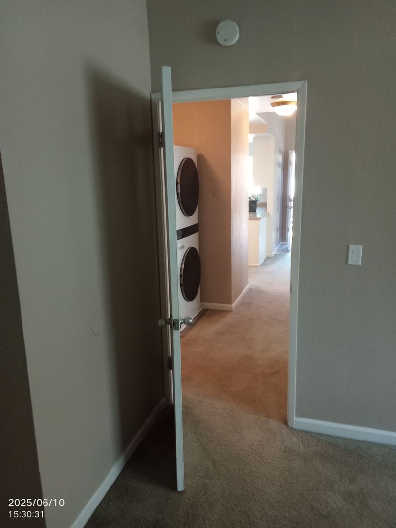 Citrus Heights Apartment: 7870 Locher Way