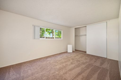 Apartment for rent 2bd 1 bath 975 sq ft upstairs – photo 1