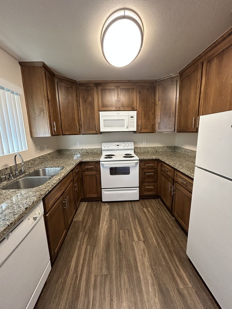 Sacramento Apartment: 9745 Old Placerville Road