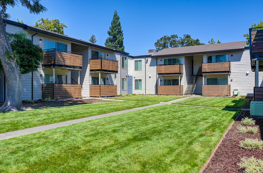 Downstairs unit located in sunny courtyard area – photo 1