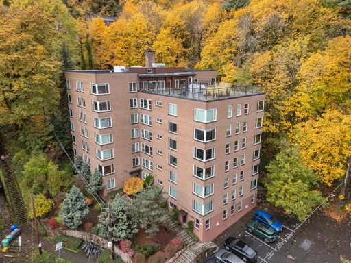 Cardinell View Lofts - cozy 1 bedroom nestled amongst the trees above PSU/Downtown/most utilities included – photo 1