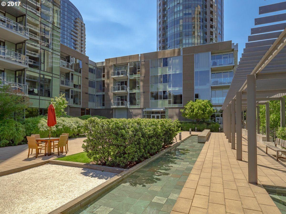 Courtyard at ATW305
