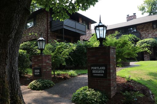 Portland Heights Condos - 2 bed/2 bath unit on quiet tree lined street/1 garage parking space included – photo 1