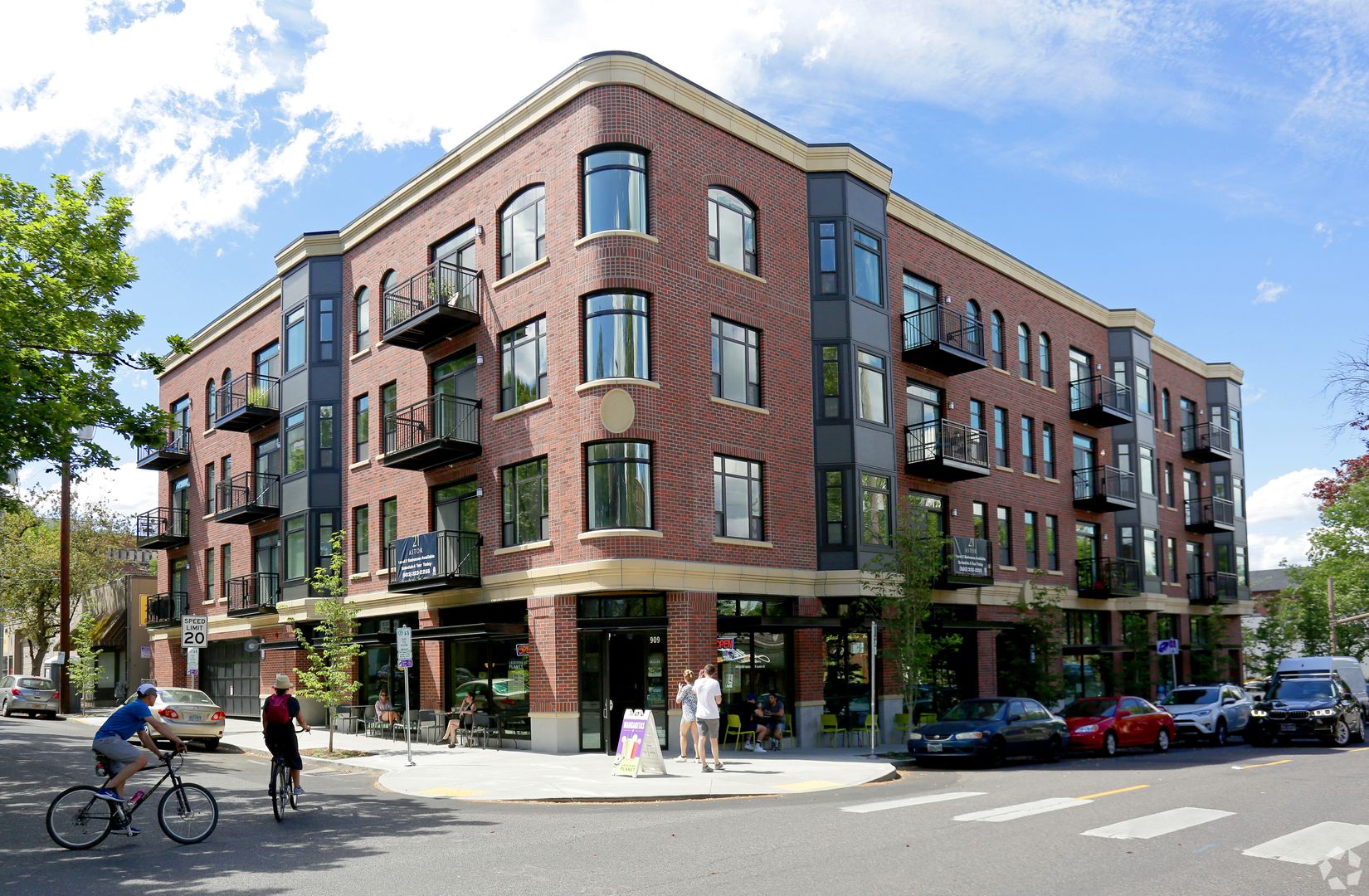 Portland Apartment: 921 NW 21st Avenue