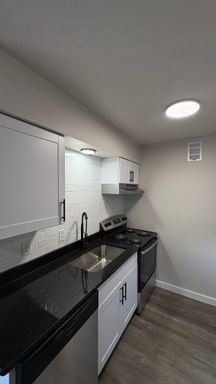 Step into your newly renovated 2 bed, 1 bath home at Brookside Garden! – photo 1