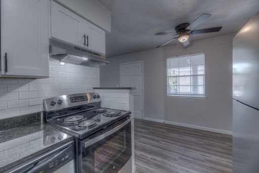 Now Leasing This Fully Renovated 1 Bed / 1 Bath Apartment! – photo 1