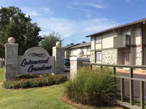 Lakewood Garden Apartments – photo 1