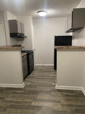 Upgraded 1 Bedroom Apartment – Modern & Move-In Ready – photo 1