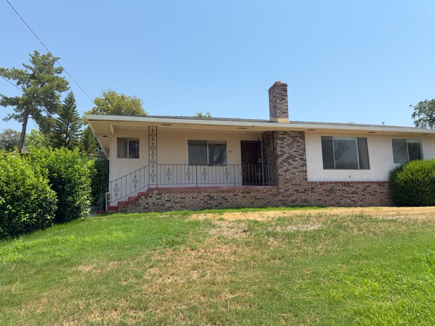 Oroville House: 84 Valley View Dr.