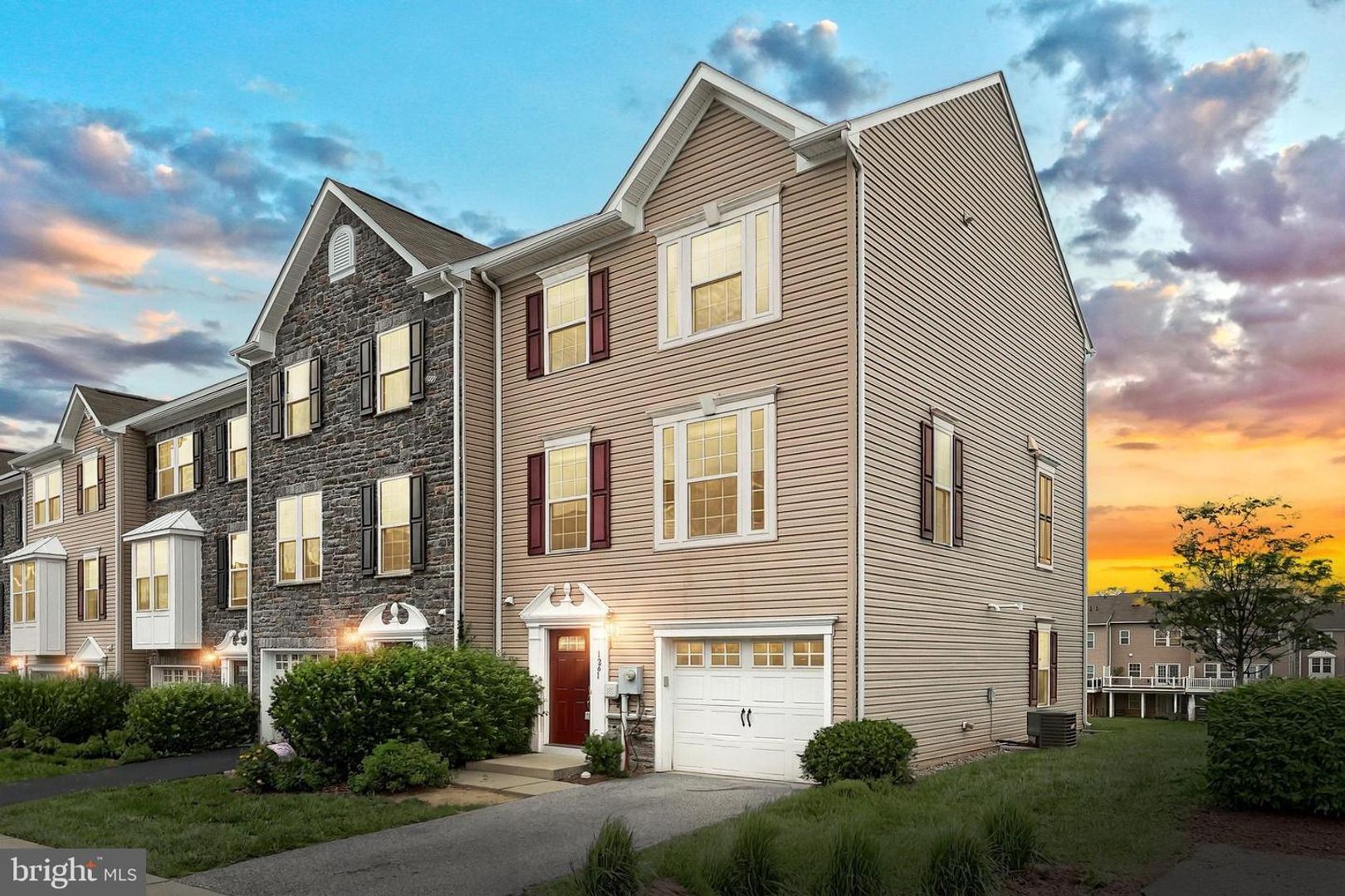 York House: 1261 Elderslie Lane
