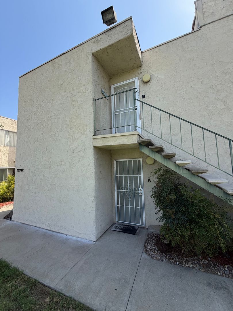 Lakeside Condo: 12722 Lakeshore Dr. # A