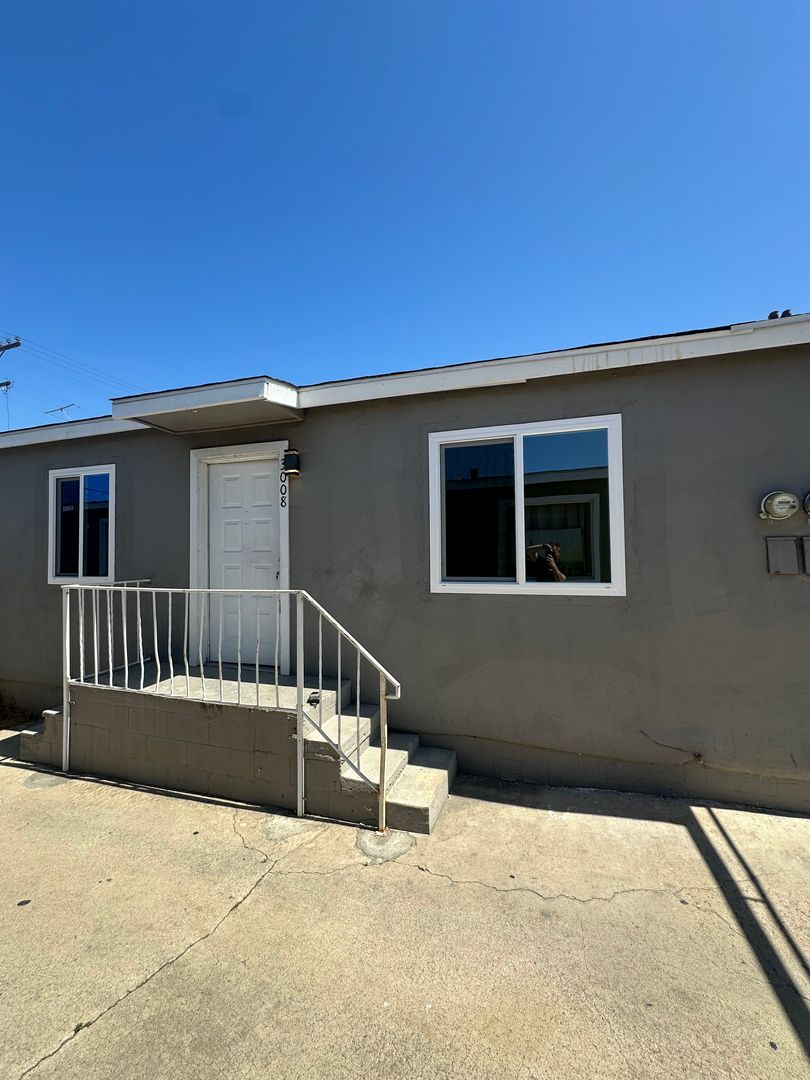 National City Apartment: 3004-3010 E. 18th St