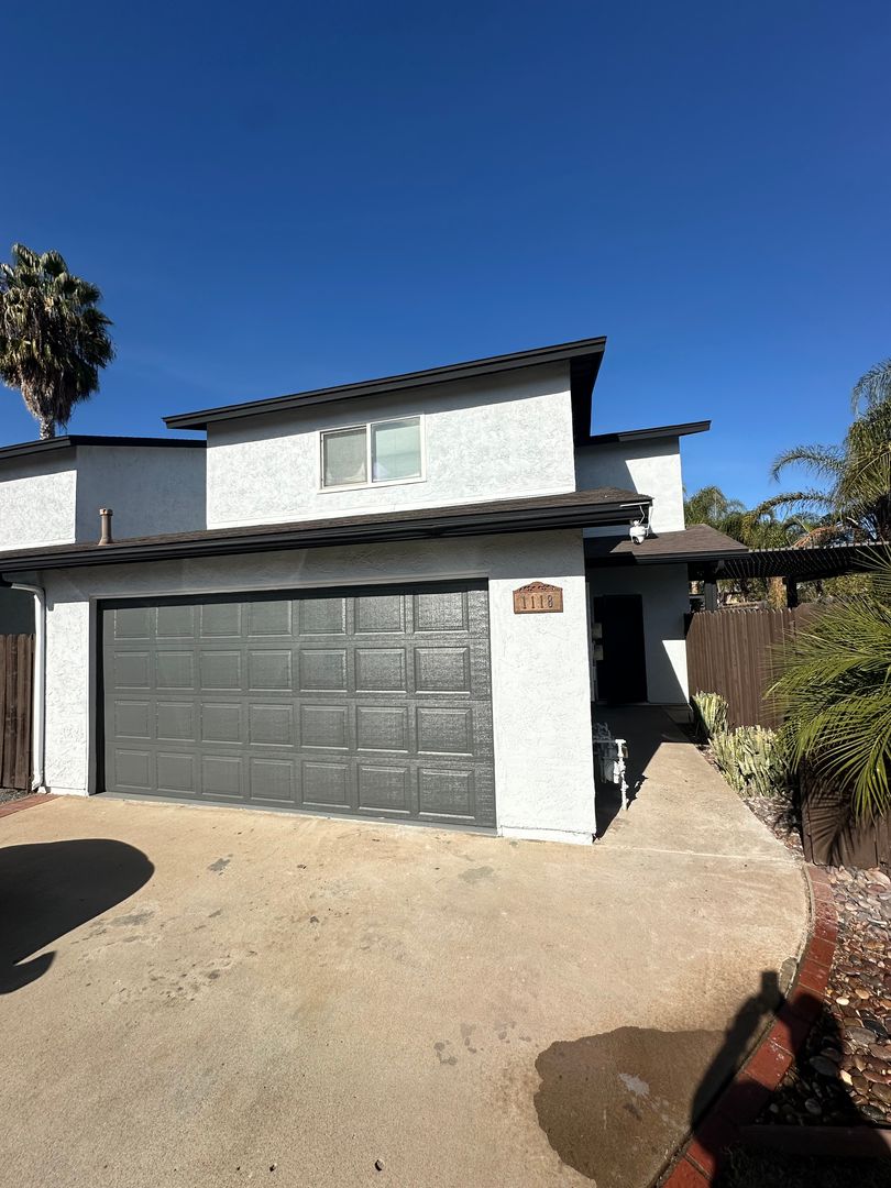 El Cajon House: 1118 Persimmon Ave