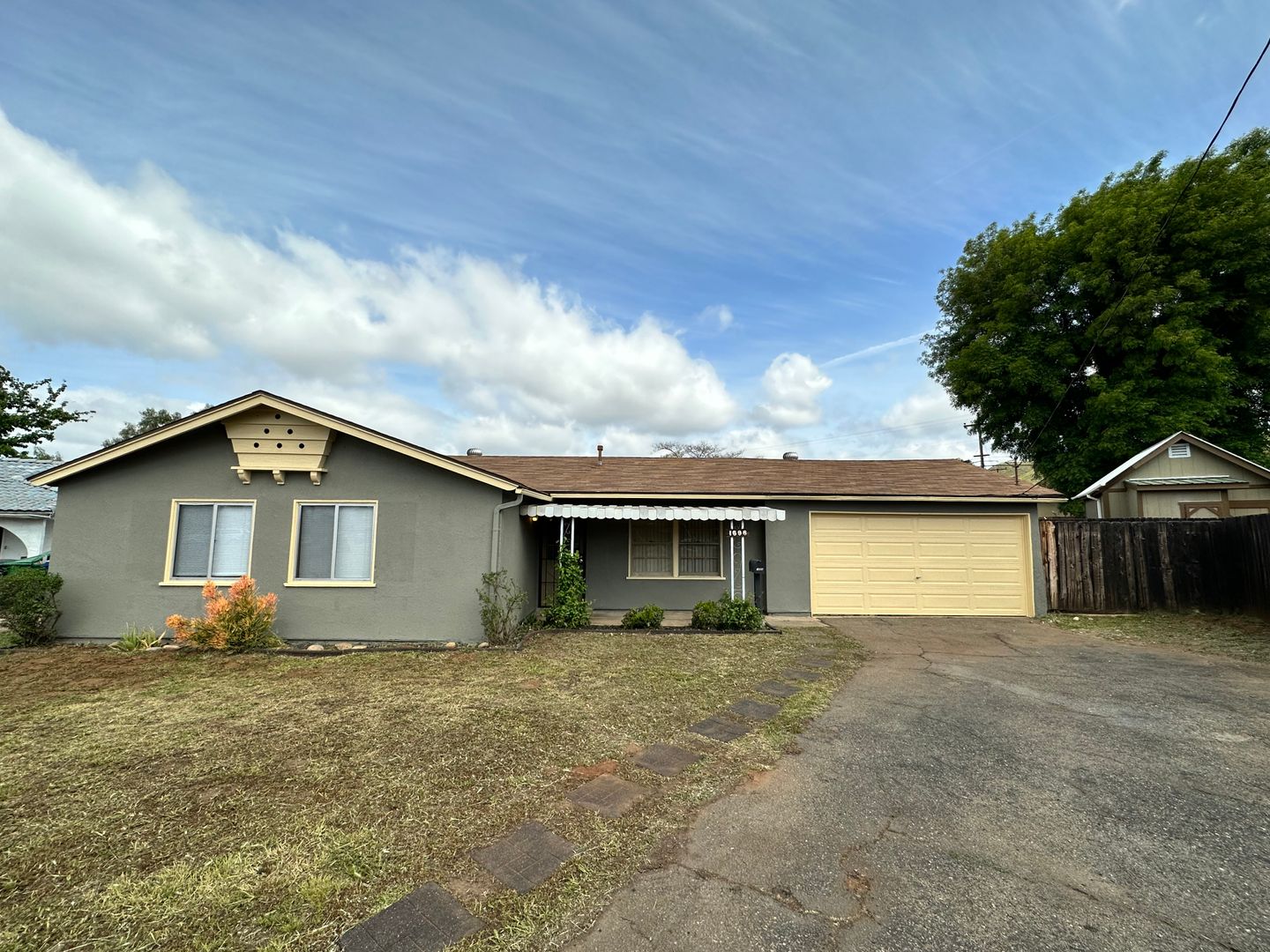 El Cajon House: 1696 Buckeye Drive