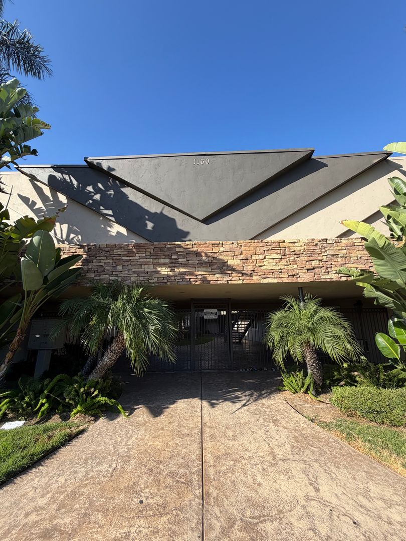 El Cajon House: 1160 E. Lexington Avenue