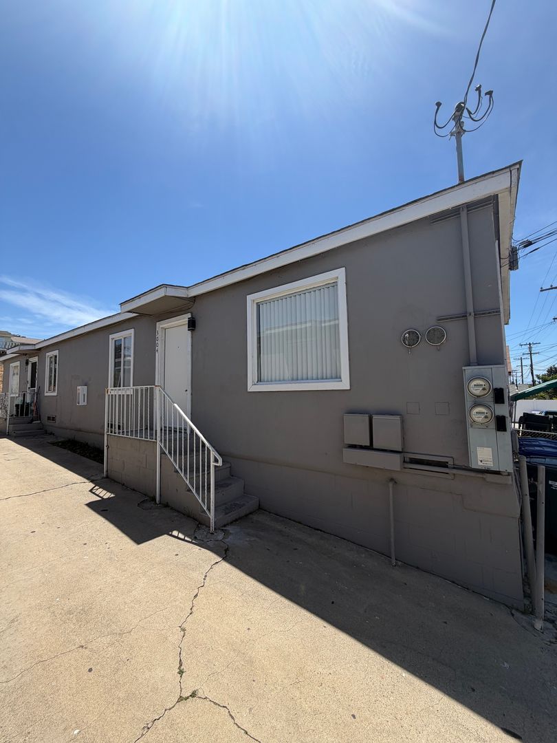 National City Apartment: 3004-3010 E. 18th St